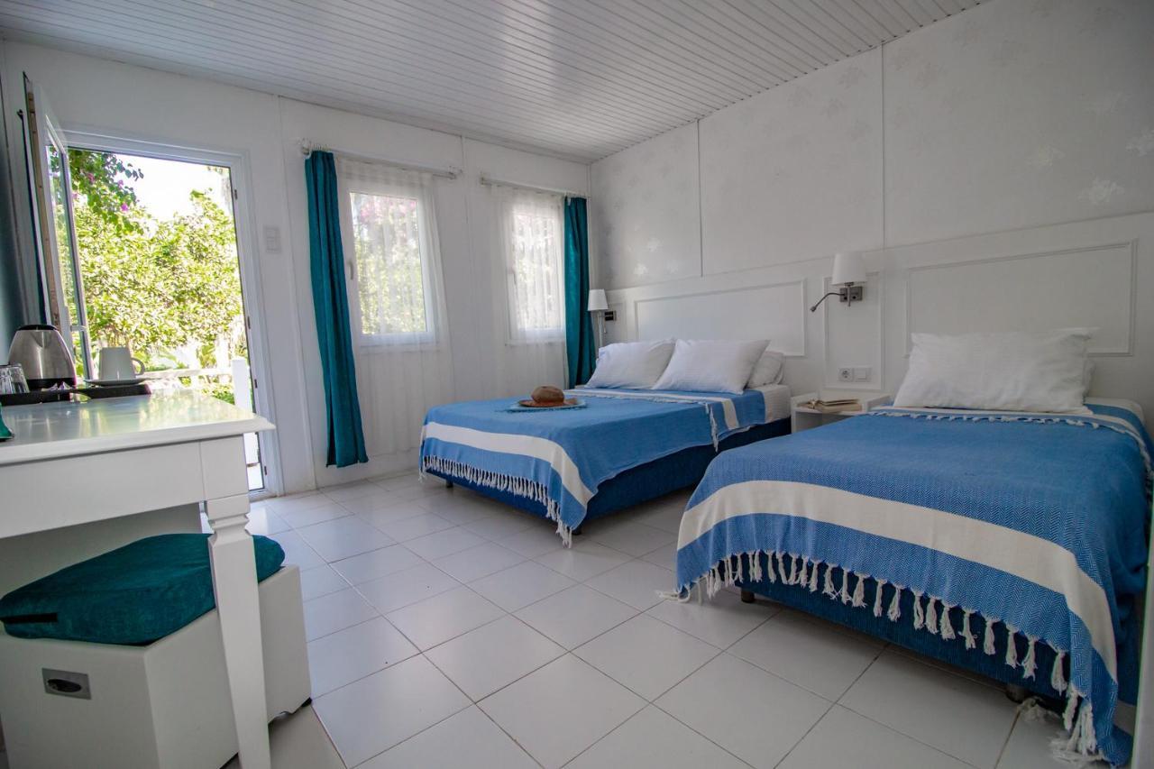 Blue & White Hotel Чирали Экстерьер фото