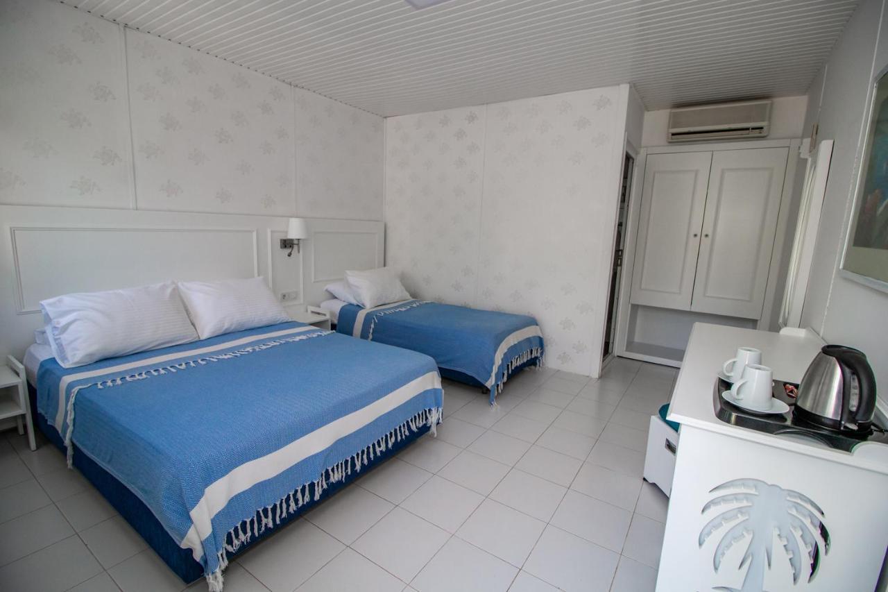 Blue & White Hotel Чирали Экстерьер фото