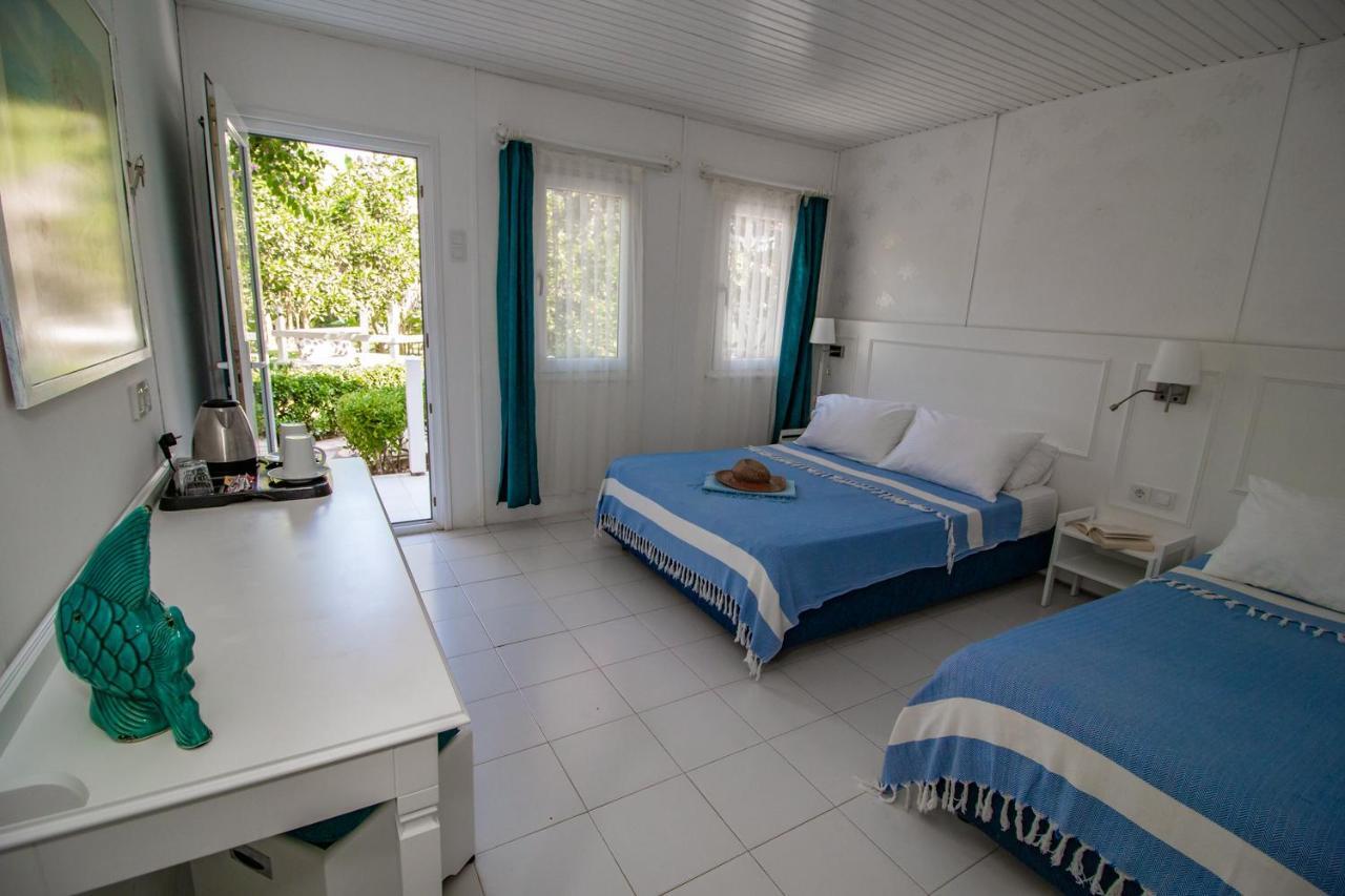 Blue & White Hotel Чирали Экстерьер фото